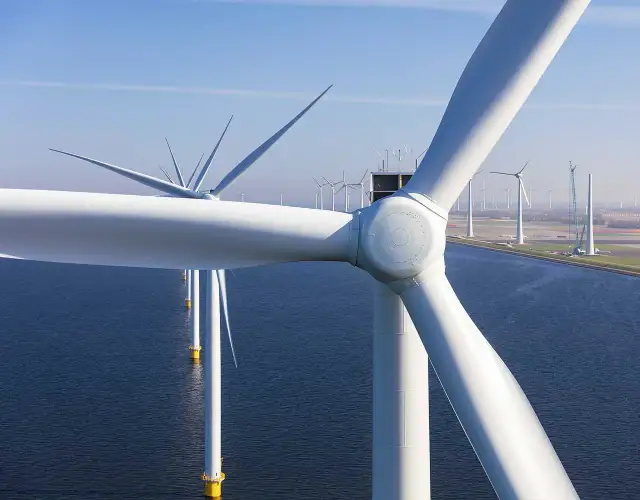 Jak zostać technikiem turbin wiatrowych: kluczowe kroki i wymagania