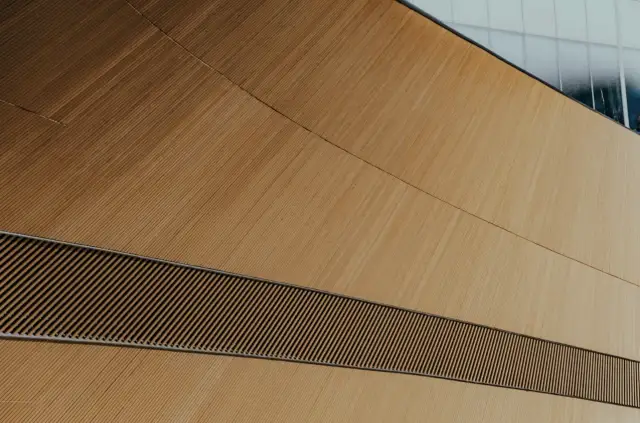 Jak działają panele wygłuszające i kiedy naprawdę warto je zastosować?