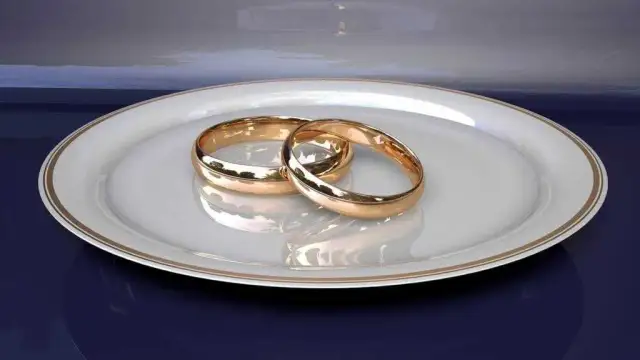 Czy można nosić obrączkę na lewej ręce? Tradycje i symbolika