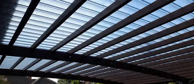 Co na dach wiaty? Sprawdź najlepsze materiały i uniknij błędów