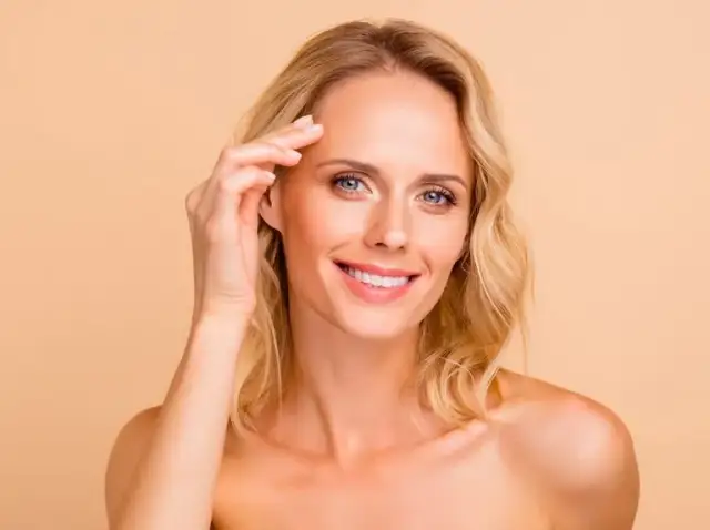 Idealne fryzury do wysokiego czoła, które skutecznie je zakryją