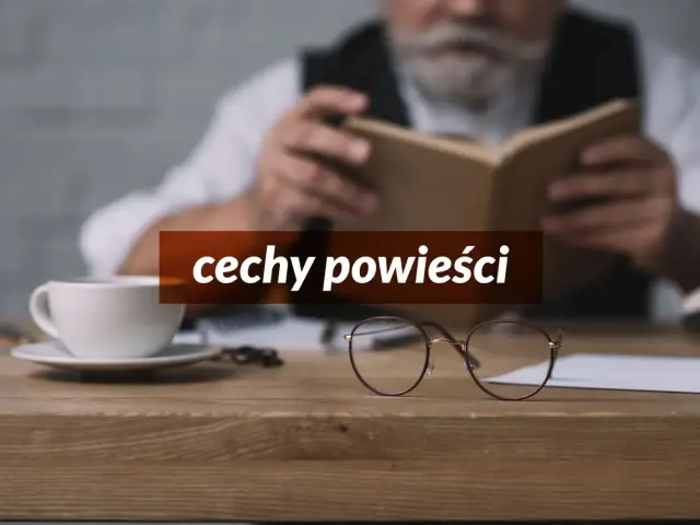 Starszy pan z siwą brodą czyta książkę. Na biurku stoi filiżanka kawy i okulary. Tekst na zdjęciu: "cechy powieści".