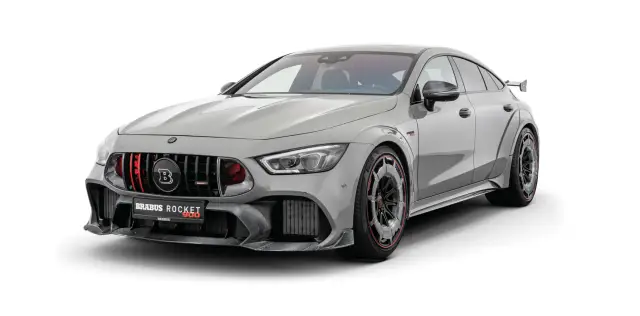 Szary Mercedes Brabus Rocket 900 z agresywnym body kitem i czerwonymi akcentami.