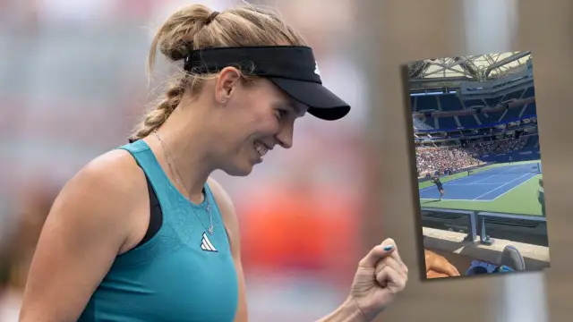 Uśmiechnięta duńska tenisistka polskiego pochodzenia, Caroline Wozniacki, świętuje zwycięstwo na korcie.