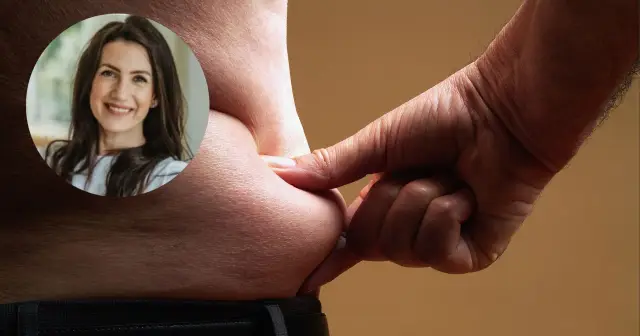 Uśmiechnięta kobieta w okręgu obok dłoni ściskającej fałd tłuszczu na brzuchu. Skuteczna dieta redukcyjna to klucz do sukcesu.