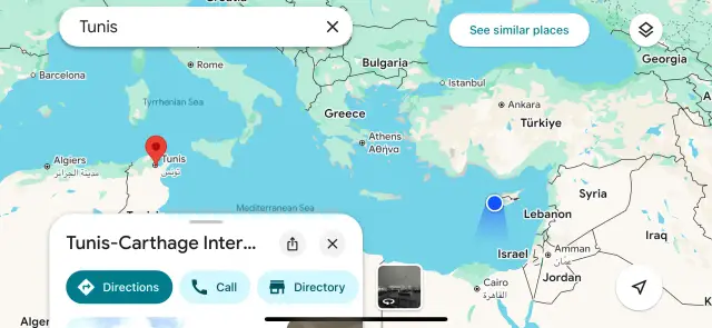 Mapa pokazuje, gdzie leży Tunezja, na północ od Afryki, na wybrzeżu Morza Śródziemnego, na zachód od Włoch i na wschód od Algierii.