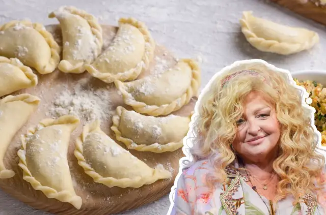 Surowe ciasto na pierogi, jak u Magdy Gessler, ułożone na desce, obok uśmiechniętej restauratorki.