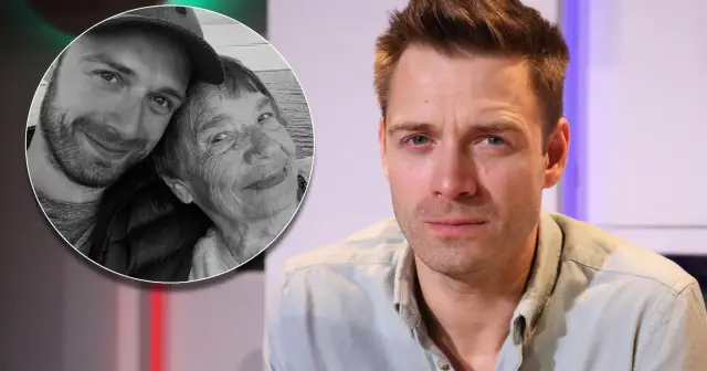 Kamil Korcz, syn Starosteckiej, z uśmiechniętą babcią.