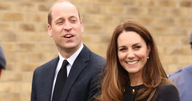 Księżna Kate i William uśmiechają się, gdy pojawiają się nowe wiadomości.