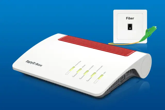 Router FRITZ!Box z diodami i kablem światłowodowym podłączonym do gniazdka "Fiber". To pokazuje, co to jest światłowód.