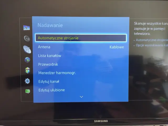 Menu telewizora z opcją "Automatyczne strojenie". Pomaga to, gdy telewizor gubi kanały telewizji naziemnej.