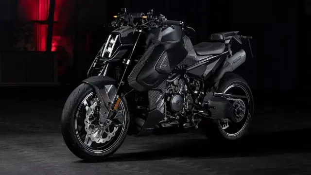 Czarny motocykl BRABUS 1400 R z włókna węglowego na ciemnym tle.