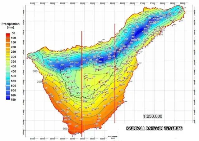 Mapa opadów na Teneryfie. Kolory pokazują, gdzie jest najwięcej deszczu, od pomarańczowego (mało) do niebieskiego (dużo).
