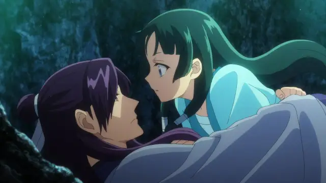 Maomao i Jinshi z Kusuriya no Hitorigoto w intymnym uścisku, wpatrzeni w siebie w mroku.