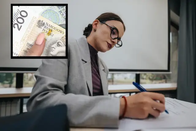 Dyrektor szkoły analizuje dokumenty, zastanawiając się, ile zarabia. W tle widać banknot 200 zł.