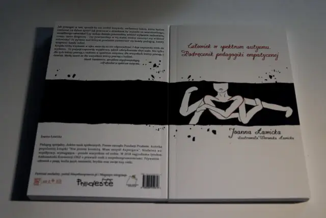 Człowiek w spektrum autyzmu. Podręcznik pedagogiki empatycznej" Joanny Lawickiej to książka dla każdego, kto chce lepiej zrozumieć i wspierać osoby w spektrum.