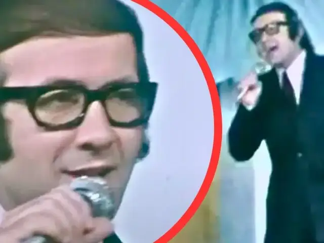 Zbliżenie na twarz jednego z legendarnych polskich piosenkarzy mężczyzn w okularach, obok widać go w pełnej postaci na scenie.
