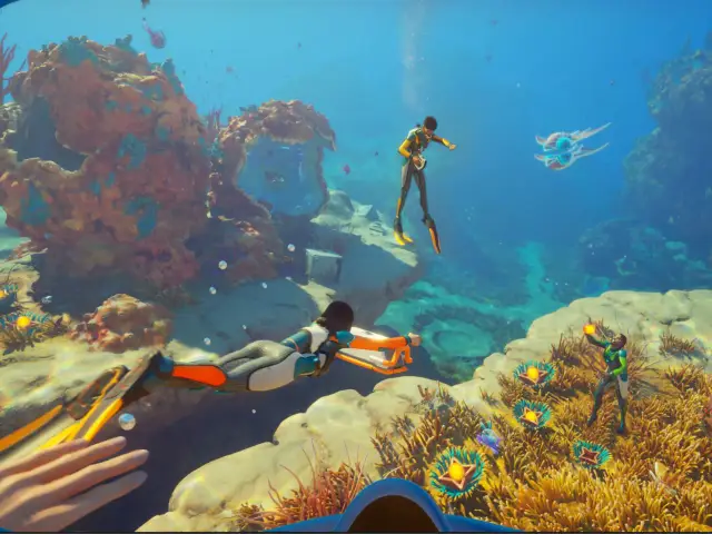 Podwodna eksploracja w stylu Subnautica 3: nurkowie badają koralowce i napotykają dziwne stworzenia.