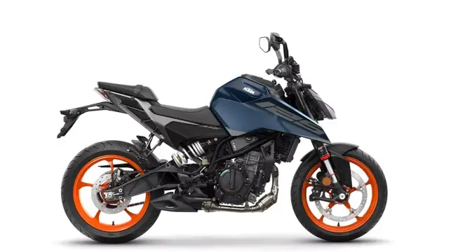 Niebieski KTM Duke 125 z pomarańczowymi felgami. Sprawdź jego dane techniczne i poczuj moc!