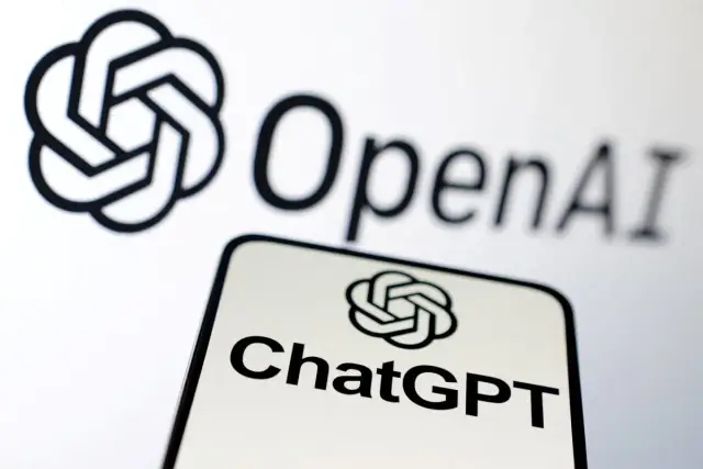 Logo OpenAI i nazwa ChatGPT na ekranie telefonu. Czyżby awaria ChatGPT?