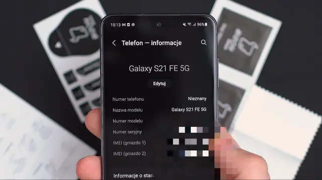 Jak sprawdzić model telefonu? Na ekranie widać informacje o Galaxy S21 FE 5G, w tym nazwę modelu.