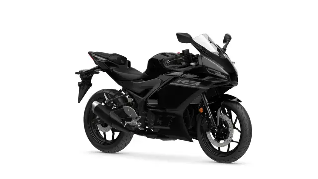 Czarny motocykl Yamaha R3, idealny do miasta i na trasy. Sprawdź yamaha r3 dane techniczne!