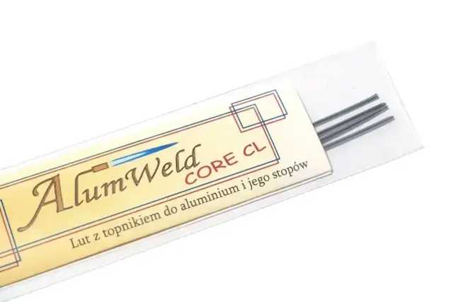 Trzy druty do lutowania aluminium z topnikiem AlumWeld CORE CL w opakowaniu.