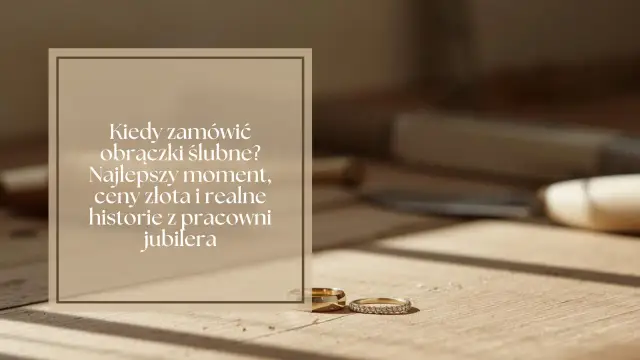 Dwie obrączki ślubne na drewnianym tle. Tekst w ramce: "Kiedy zamówić obrączki ślubne? Najlepszy moment, ceny złota i realne historie z pracowni jubilera". Dowiedz się, ile dostaniesz za obrączkę u jubilera.