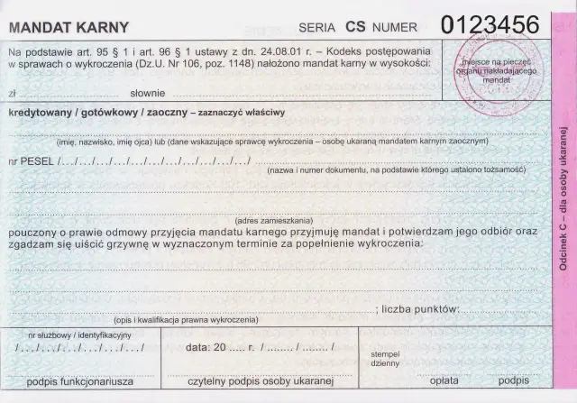 Formularz mandatu karnego z numerem 0123456. Wypełniony formularz dokumentuje nałożenie mandatu karnego.