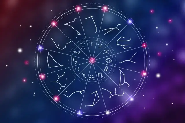 Zodiak z symbolami, w tym Bliźniąt i Ryb, na tle kosmosu.