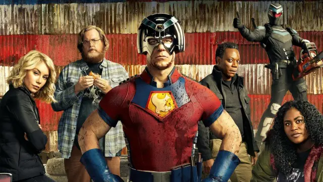 Peacemaker obsada: John Cena w kostiumie, obok niego Danielle Brooks, Freddie Stroma, Chukwudi Iwuji i Jennifer Holland.