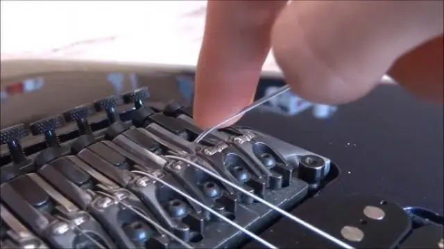 Jak zmienić struny w gitarze elektrycznej - uniknij najczęstszych błędów