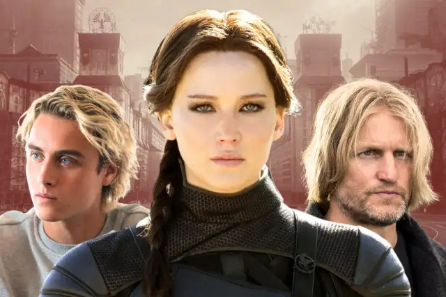 Igrzyska Śmierci obsada: Jennifer Lawrence jako Katniss, Liam Hemsworth jako Gale i Woody Harrelson jako Haymitch na tle dystopijnego miasta.