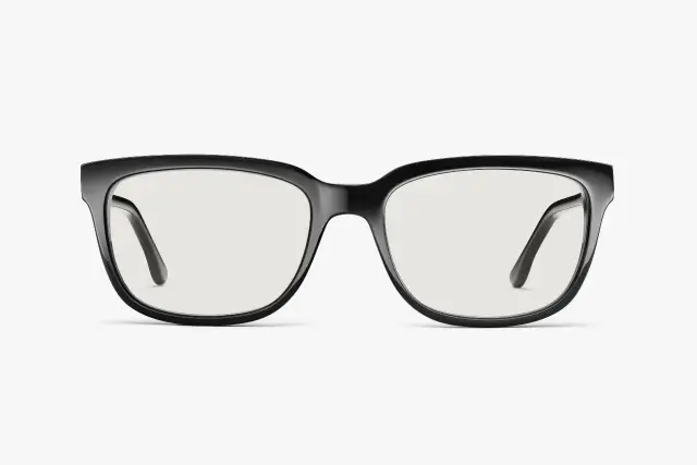 Eleganckie, czarne okulary na migrenę z szerokimi oprawkami.