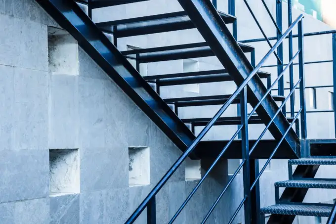 Murek zamiast balustrady - przewodnik po przepisach i kosztach