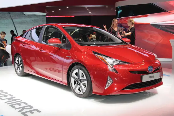 Toyota Prius IV – Czy ta hybryda nadal się opłaca?