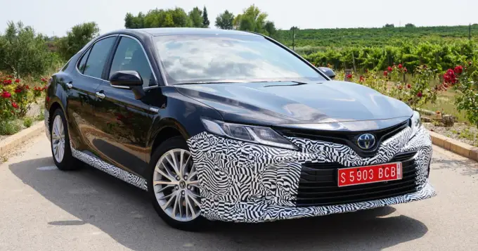 Toyota Camry Kombi - Czy to ma sens? Sprawdź alternatywy!