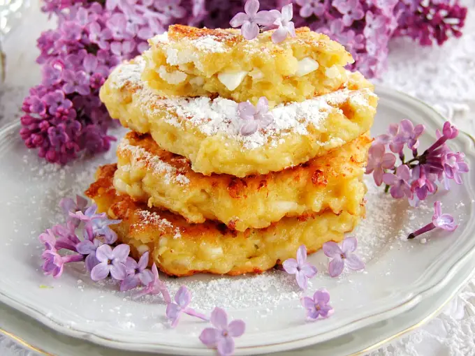 Placuszki z serka wiejskiego i banana - Idealne śniadanie!
