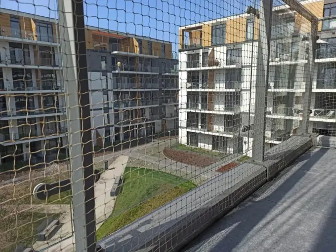 Siatka na balkon z montażem - Ile kosztuje naprawdę?