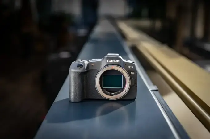 Canon EOS R8 - Ile kosztuje naprawdę? Pełny koszt zakupu