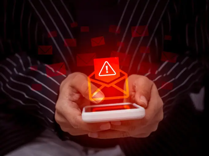 Kim jest nadawca i jak sprawdzić go w e-mailu, SMS-ie i na Androidzie?