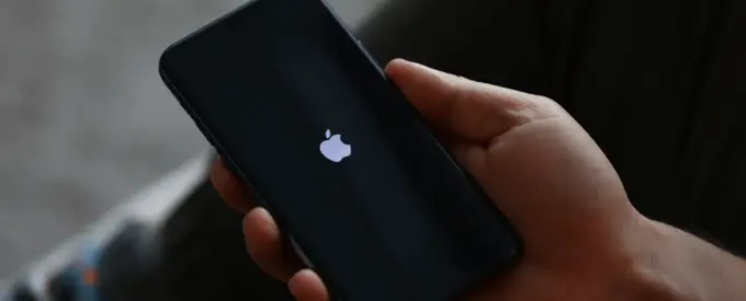Jak wyłączyć iPhone'a bez dotyku - Szybki restart dla każdego modelu