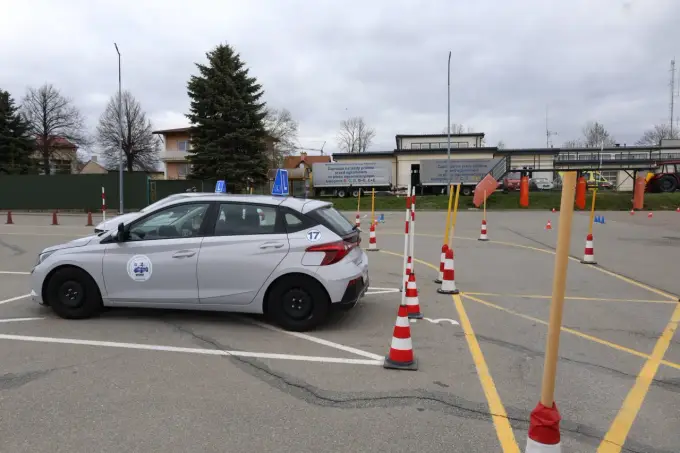 Prawo jazdy kategorii B dla 17-latka - co wolno, a czego nie?