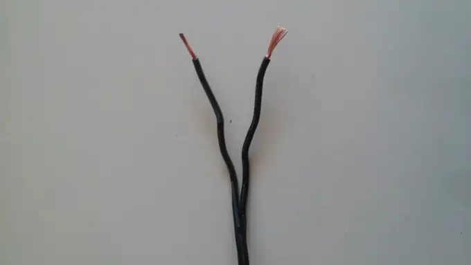 Który kabel to plus w zasilaczu - Nie daj się zmylić kolorom