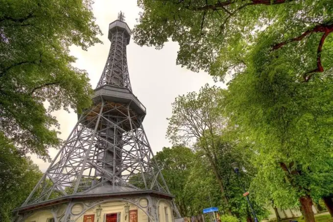 Wieża Eiffla Praga - Petřín Tower - Czy warto? Przewodnik