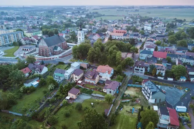 Gdzie leży Uniejów? Poznaj położenie i dojazd do uzdrowiska