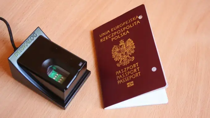 Dlaczego paszport potrzebuje Twoich odcisków palców? Wyjaśniamy