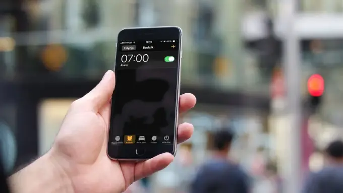 Budzik iPhone za cichy lub za głośny? Ustaw idealną głośność