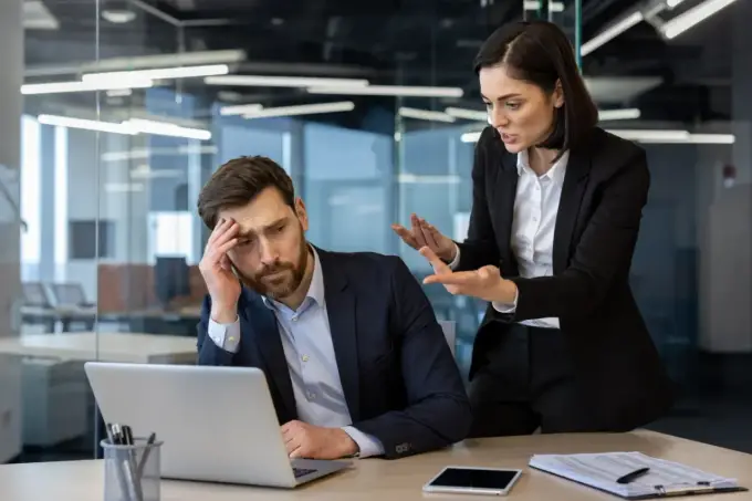 Szef zmienia obowiązki lub miejsce pracy? Kiedy możesz odmówić?
