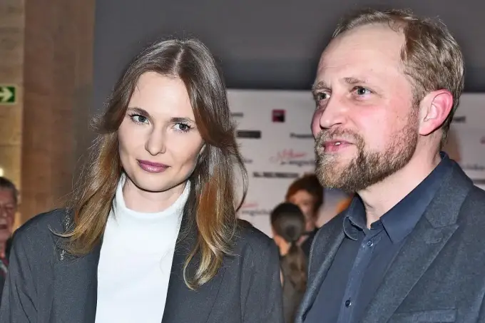 Żona Piotra Adamczyka - Kim jest Karolina Szymczak?